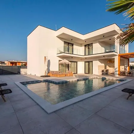 Mi Casa - Private Luxury Villa, Heated Pool-jacuzzi Smokovic