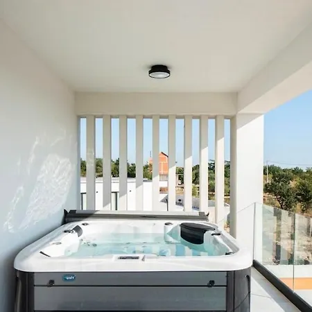 Willa Mi Casa - Private Luxury Villa, Heated Pool-jacuzzi Smokovic